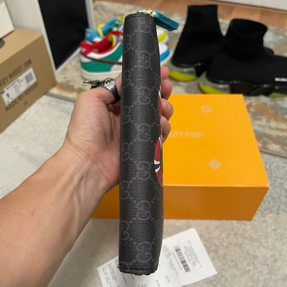 Like New Men’s Gucci Kingsnake GG Supreme Monogram Continental Wallet Grey/Red - Picture 8 of 13